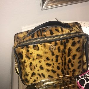 Tory Burch make up bag! So cute for spring!🤩💕